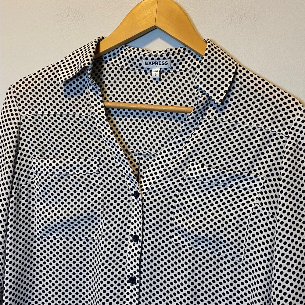 Express Boyfriend Button Up Shirt Women’s Small White Black Polka Dot Roll Tab - Picture 4 of 13